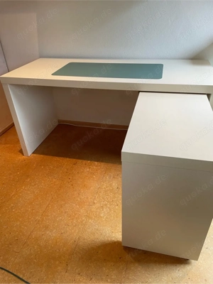 Schreibtisch