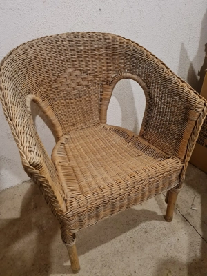 Rattanstuhl mit Armlehne 