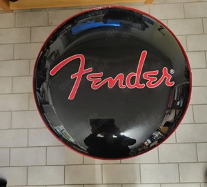 neuer Kontrabass-Hocker von Fender
