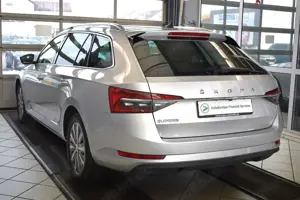 Skoda Superb Combi 2.0TDI Style DSG*AHK*LED*SHZ*PDC Bild 4
