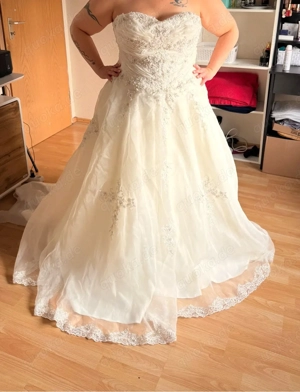 Brautkleid mit reifrock 