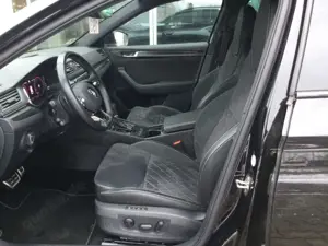 Skoda Superb Combi 2.0 TDI DSG Sportline AHK KAM Navi