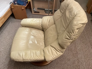 Komfortabler Ledersessel, beige (drehbar und Lehne neigbar)