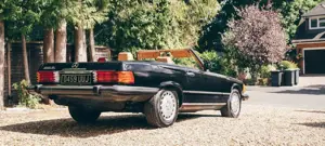 Mercedes-Benz SL 560 (R107)
