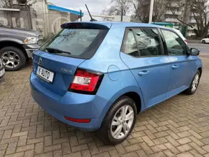 Skoda Fabia Style Automatik/PDC/Klima/SHZ/LED Bild 4