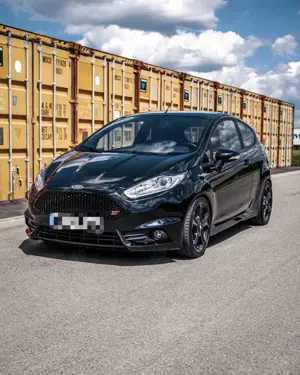 Ford Fiesta 1.6 EcoBoost mit Leder-Sport-Paket ST