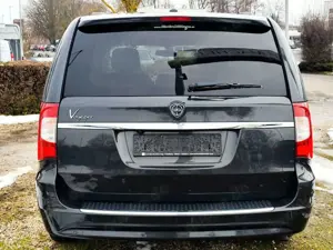 Lancia Voyager 2,8 CRDI Platinum Automatik 7 Sitzer Bild 5