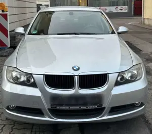 BMW 320 320i Bild 1