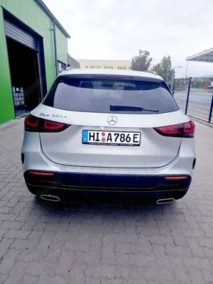 Mercedes-Benz 250 Mercedes-Benz GLA 250e hybrid +electric