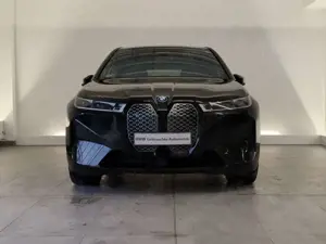 BMW iX xDrive50 Sportpaket Navi/Laser/AHK/360°/Pano Navi/ Bild 2