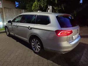 Volkswagen Passat Variant 2.0 TDI DSG Highline Navi Checkheft TÜV NEU LED Ma