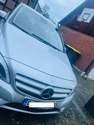 Mercedes-Benz B 180 B 180 (BlueEFFICIENCY) 7G-DCT
