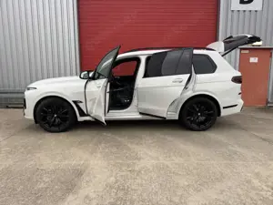 BMW X7 M X7 M60i xDrive 7 SITZER +LUFT+AHK+PANO+HARMAN+22"