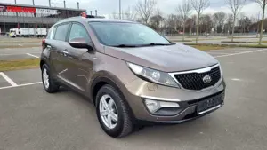 Kia Sportage Spirit 4WD 2.0 Automatik Leder Pano**** Bild 3
