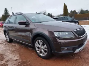 Skoda Octavia Combi Scout 4x4 *1. Hand+STH+Xenon+Navi* Bild 2