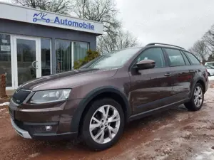 Skoda Octavia Combi Scout 4x4 *1. Hand+STH+Xenon+Navi*