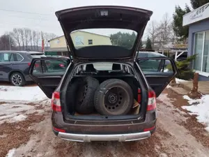 Skoda Octavia Combi Scout 4x4 *1. Hand+STH+Xenon+Navi* Bild 5