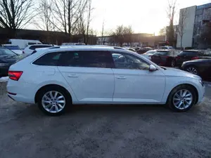 Skoda Superb Combi (3V5) Premium Edition Bild 4