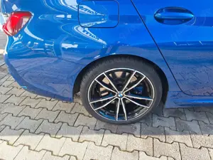 BMW 330 e xDrive Lim. M Sport HUD Laser Harman DAB Bild 2