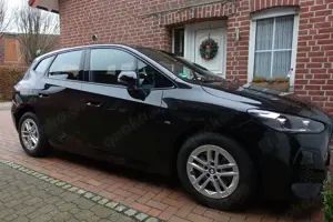 BMW 220 220i Active Tourer Aut. M Sport Bild 2