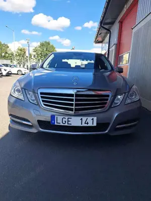 Mercedes-Benz E 220 CDI DPF BlueEFFICIENCY Automatik