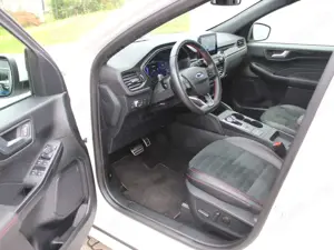 Ford Kuga Plug-In Hybrid ST-Line X 2,5 Duratec Bild 3