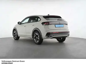 Volkswagen Taigo R-Line TSI DSG Pano AHK Matrix NaviPro Bild 2