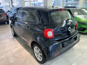 smart forFour Passion Turbo/Navi/Pano/Sitzh/LM/PDC Bild 2