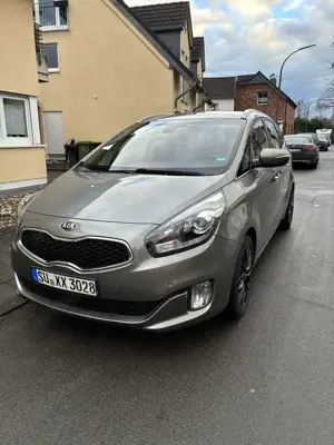 Kia Carens Dream Team