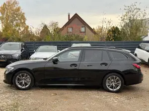 BMW 330 i Sportline/Vollleder/Navi/3-Zone-Automatik Bild 4