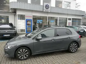 Volkswagen Golf VIII Lim. Active 2,0 TDI DSG AHK,PANO,KAM