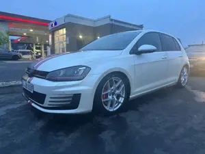 Volkswagen Golf GTI Performance BlueMotion Technology DSG