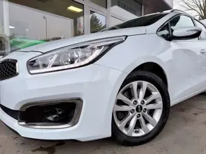 Kia Ceed SW / cee'd SW Navi/Kamera/Bluetooth/AHK Bild 4