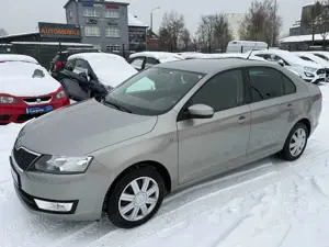 Skoda Rapid/Spaceback 1.2/Klima/AHK/1.Hd/Insp. + TÜV neu!