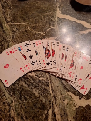 Kartenlegen, hellhörig