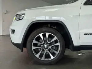 Jeep Grand Cherokee 3,6l V6 *4x4  / SZH / KAMERA* Bild 5