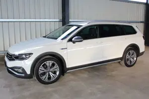 Volkswagen Passat Variant Variant Alltrack 4Motion LED SHZ AHK Standh Navi Bild 2