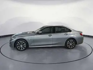 BMW 320 e Limousine *Navi*Sportsitze*LED*PDC*SHZ* Bild 4