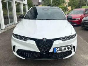 Alfa Romeo Tonale Veloce Plug-In-Hybrid AWD Panoramaglasdach 20"Rad Bild 3