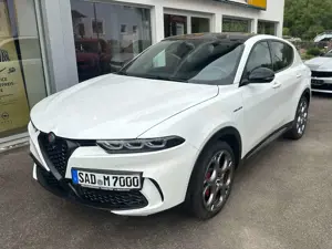 Alfa Romeo Tonale Veloce Plug-In-Hybrid AWD Panoramaglasdach 20"Rad Bild 4
