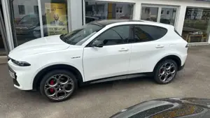 Alfa Romeo Tonale Veloce Plug-In-Hybrid AWD Panoramaglasdach 20"Rad Bild 5