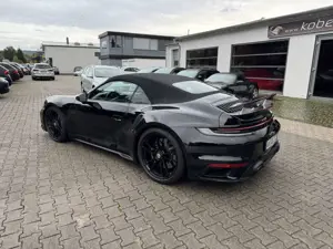 Porsche 992 Turbo S Cabriolet Keramik Sportabg alles schwarz Bild 3