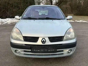 Renault Clio Bild 2
