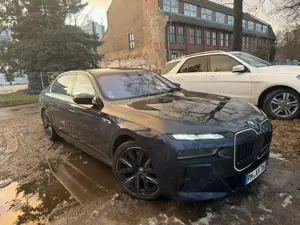 BMW 760 M760e xDrive ! 100% Vollausstattung mit TV und zwe