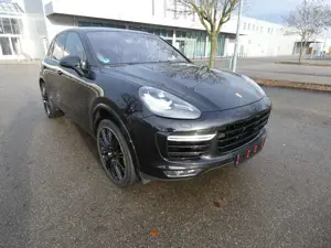 Porsche Cayenne Turbo S "Panoramadach"1.Hand