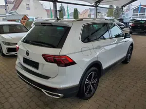 Volkswagen Tiguan Elegance 1,5 TSI DSG IQ-Light AHZV Navi 18-Zoll Bild 3