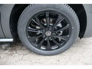 Volkswagen T7 Multivan 2.0 TDI Style lang GJ 7 Sitzer Panodach AHK Bild 3