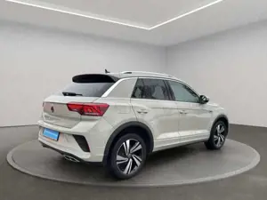Volkswagen T-Roc 1.5 TSI DSG R-Line LED+ACC+KAMERA+DI-COCKP Bild 4