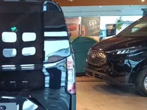 Ford Tourneo Courier TITANIUM NAVI / AHK / PDC / WINTER-PAKET 2 Bild 5