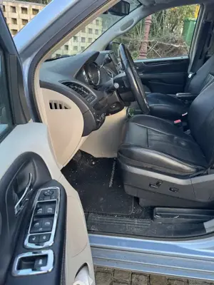 Chrysler Town  Country LPG, AHK, Campingbett Bild 2